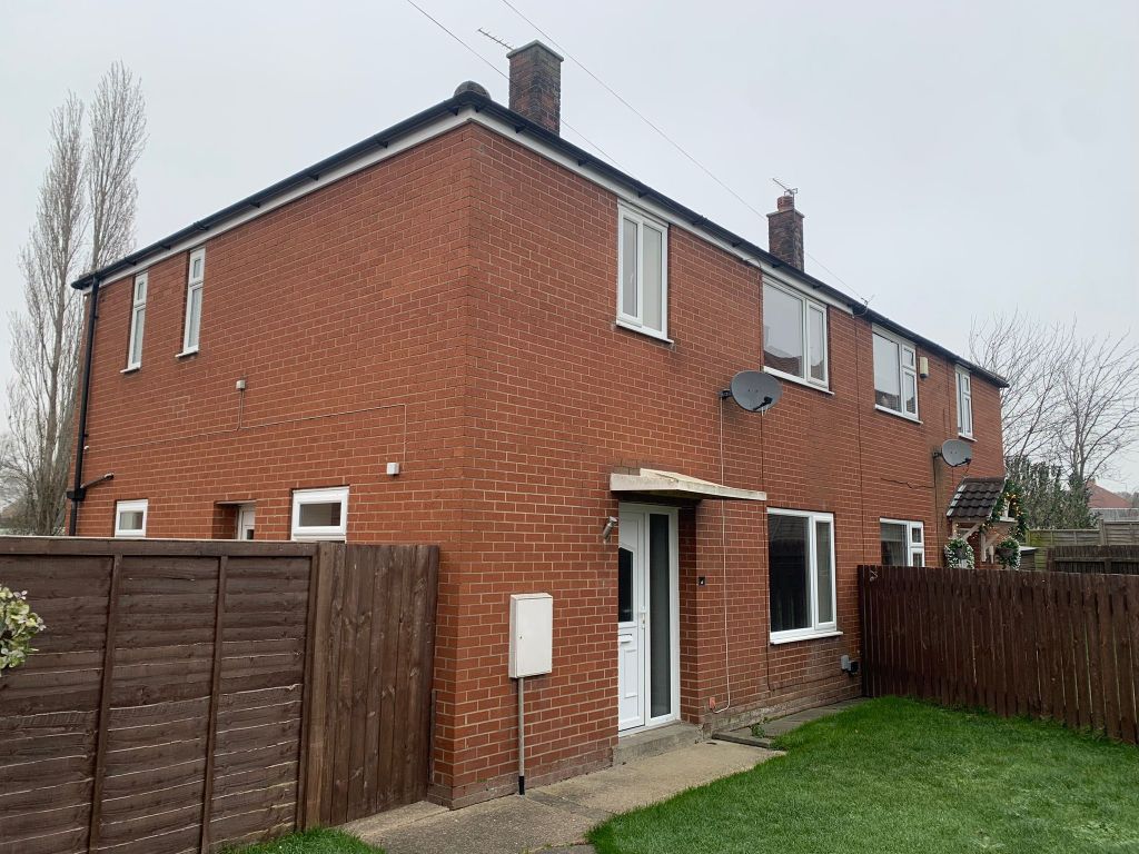 3 bed semidetached house to rent in Old Hall Road, Tingley, Wakefield