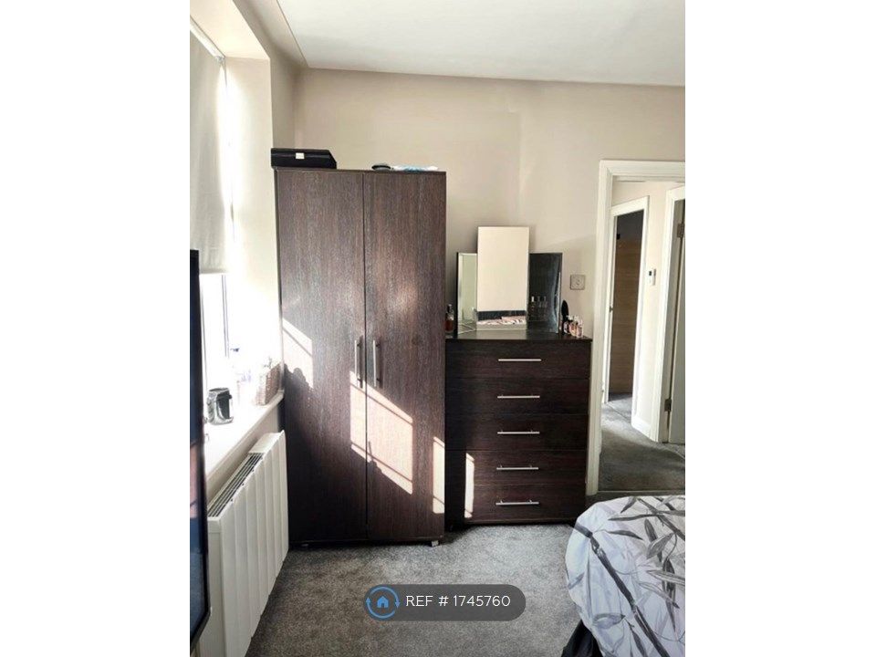 Room to rent in Barrington Court, London N10 Zoopla