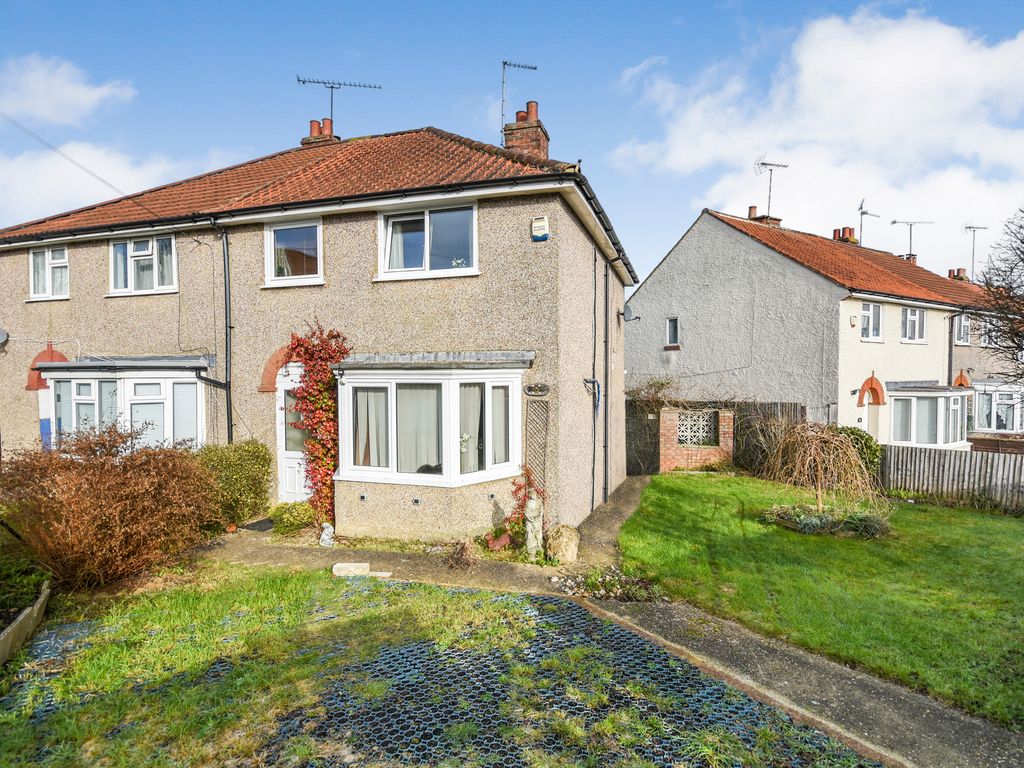 3 bed semidetached house for sale in Norcot Road, Tilehurst, Reading