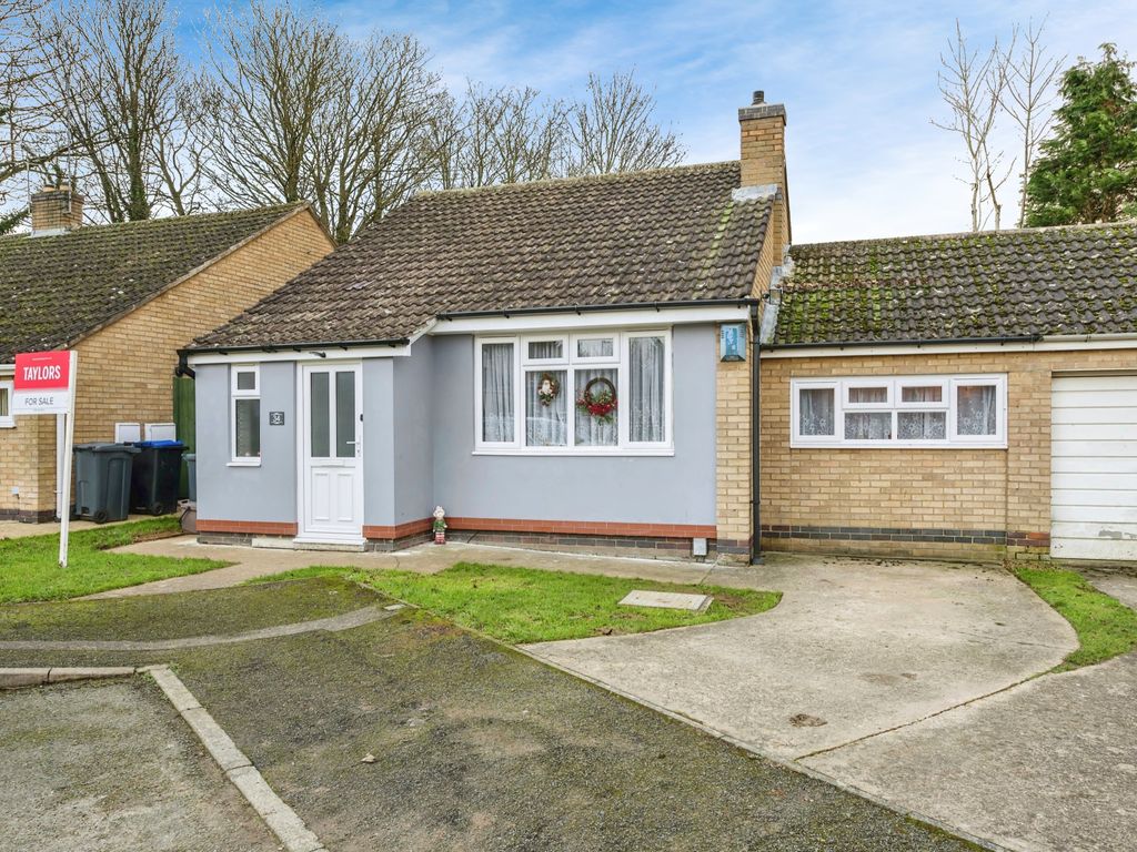 3 bed bungalow for sale in Chesham Rise, Northampton, Northamptonshire