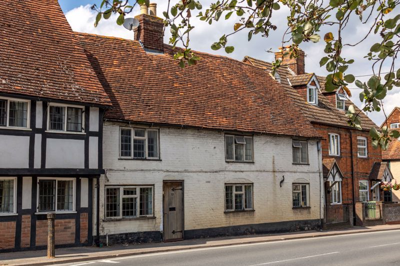 4 bed terraced house for sale in Grove Street, Wantage OX12, £400,000