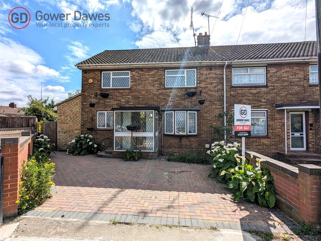 3 bed semidetached house for sale in Newton Road, Tilbury RM18, £