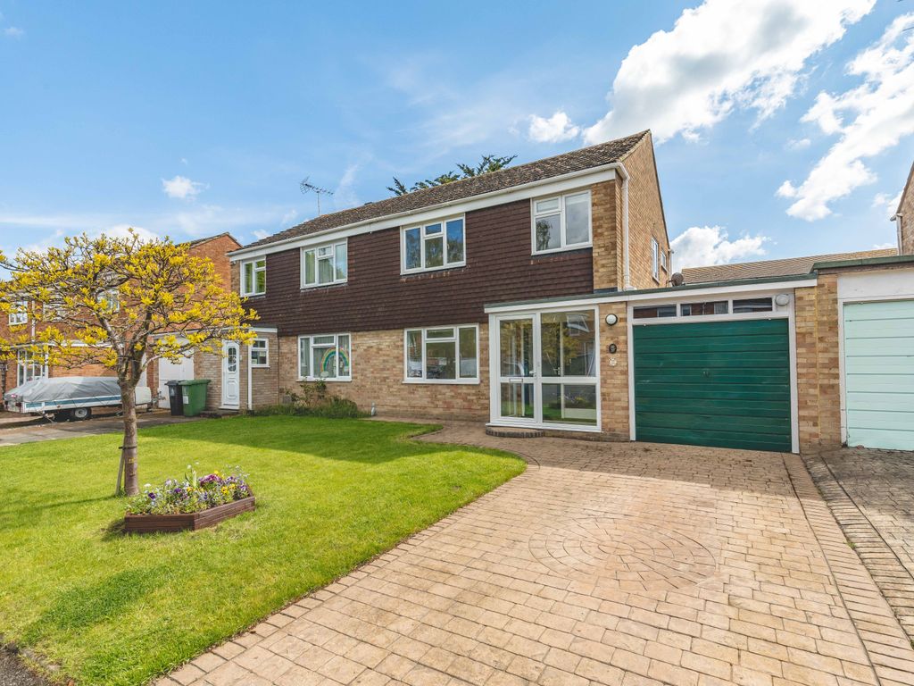 4 bed property to rent in Holly Crescent, Windsor SL4 Zoopla