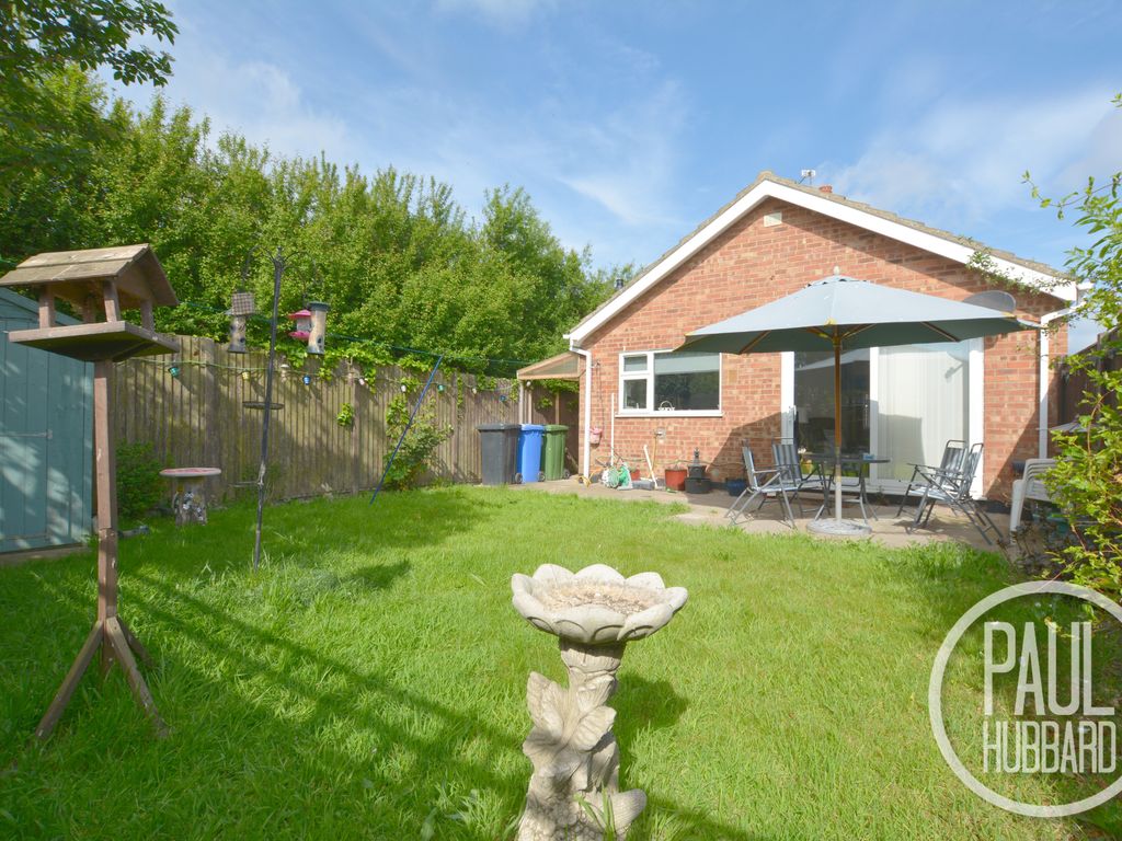 2 bed detached bungalow for sale in Primrose Close, Pakefield, Suffolk
