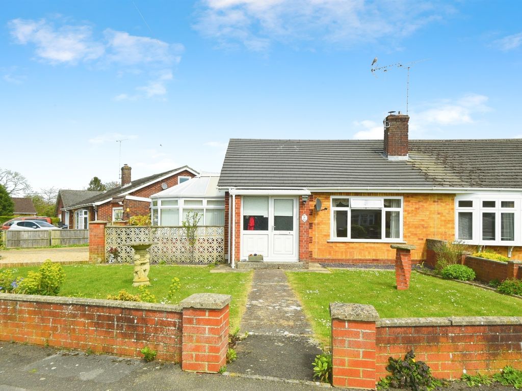 2 bed semidetached bungalow for sale in Byron Close, Ludgershall