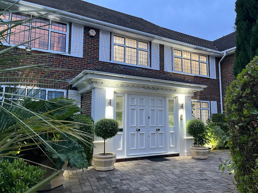 5 bed detached house for sale in Chislehurst Road, Bickley, Kent BR1