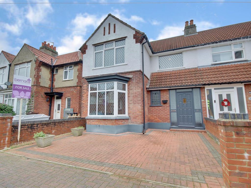 3 bed semidetached house for sale in Mayfield Road, Portsmouth PO2, £