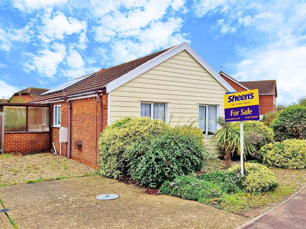 2 bed detached bungalow for sale in Raeburn Close, Kirby Cross, Frinton