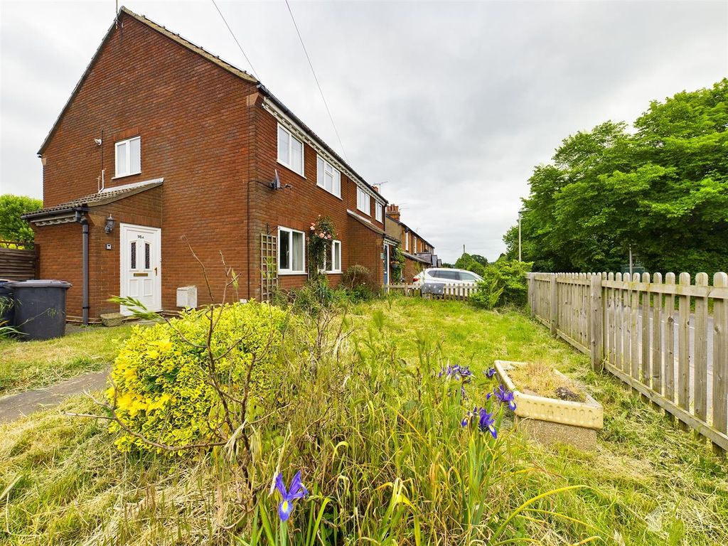 3 bed semidetached house for sale in Stevenage Road, Walkern, Herts
