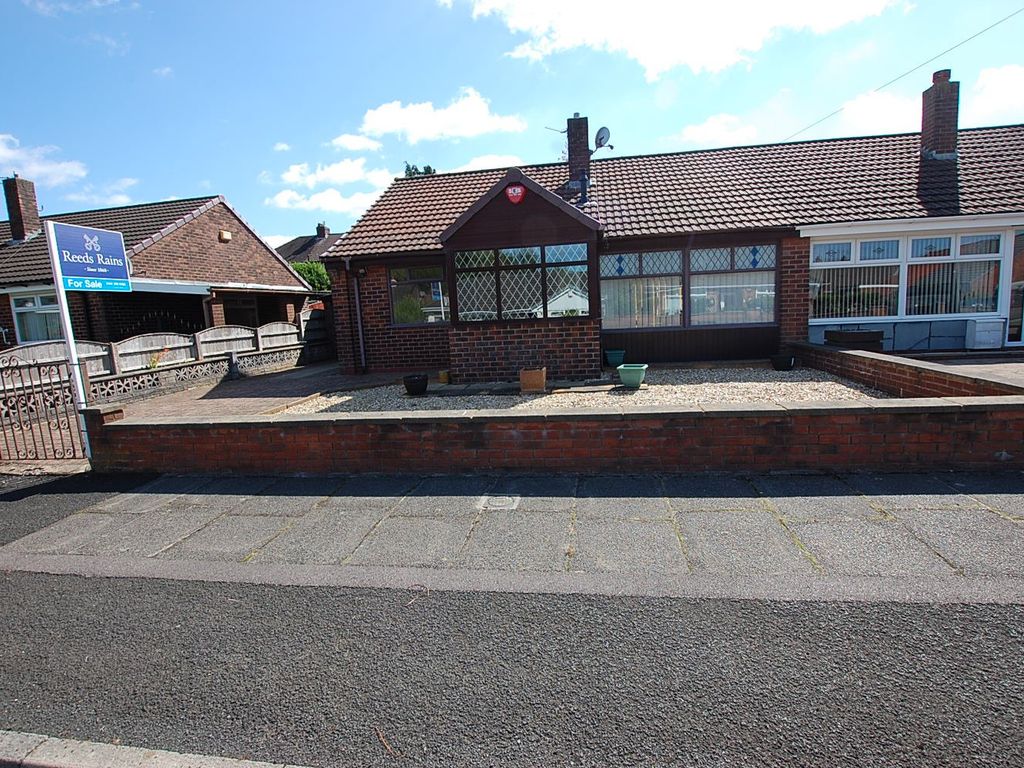 2 bed bungalow for sale in School Avenue, AshtonUnderLyne, Greater Manchester OL6 Zoopla