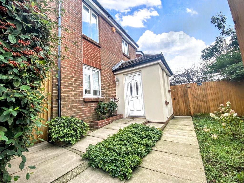 2 bed semidetached house for sale in Mile Oak Road, Southwick