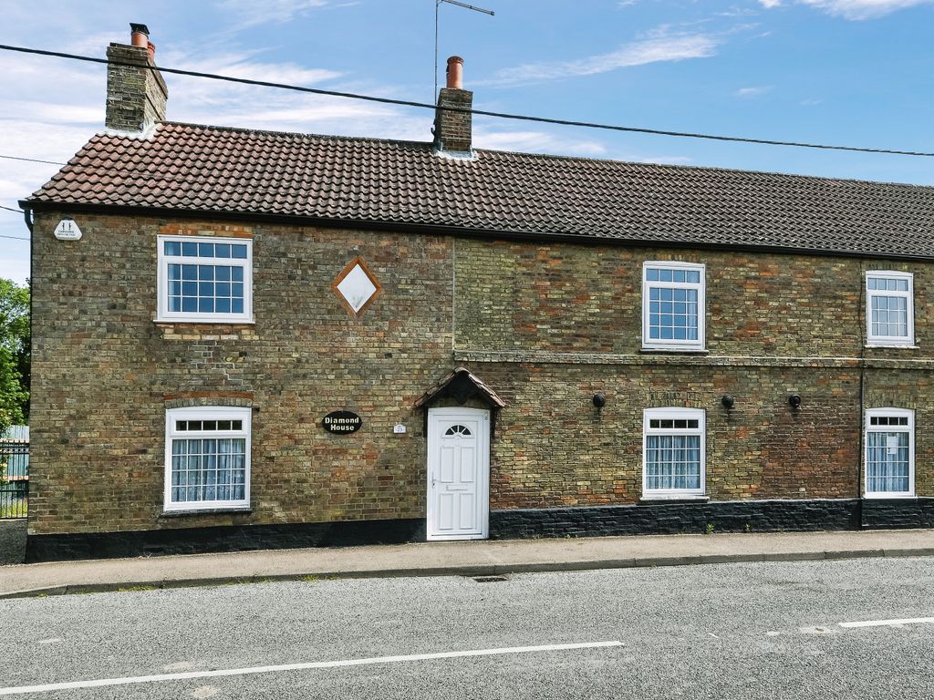 4 bed semidetached house for sale in School Road, Upwell, Wisbech PE14