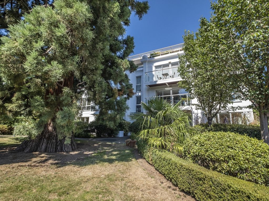 2 bed flat to rent in Queensmere Road, London SW19 Zoopla