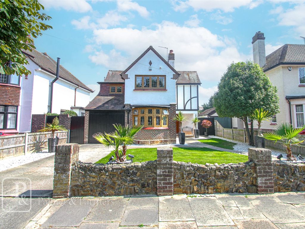 3 bed detached house for sale in Lancaster Gardens East, ClactonOnSea