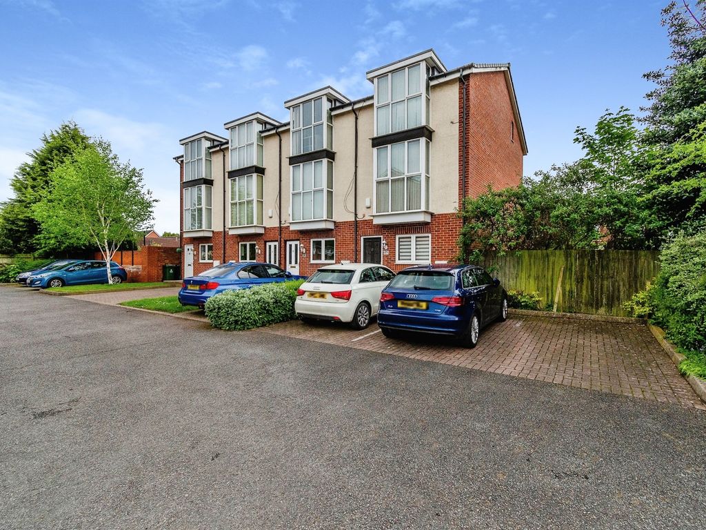 4 bed town house for sale in Cook Street, Darlaston, Wednesbury WS10