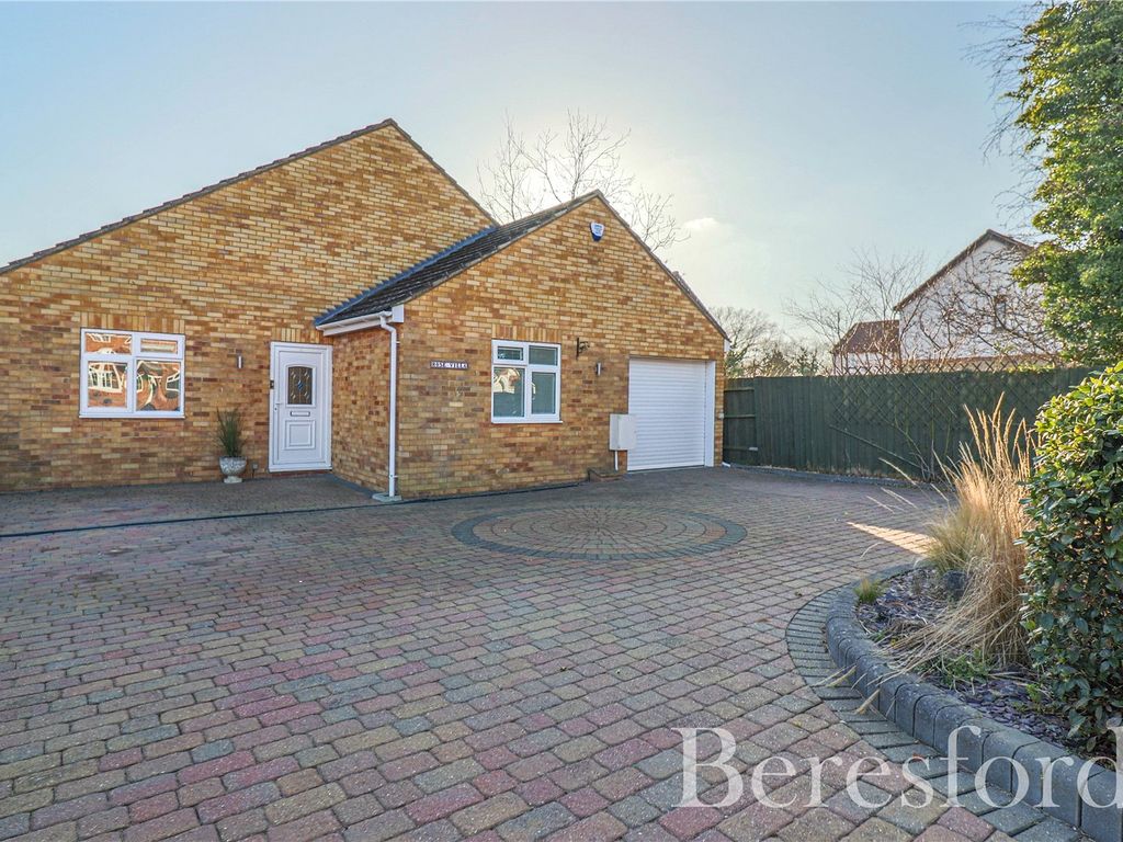 2 bed bungalow for sale in Wraysbury Drive, Basildon SS15 Zoopla