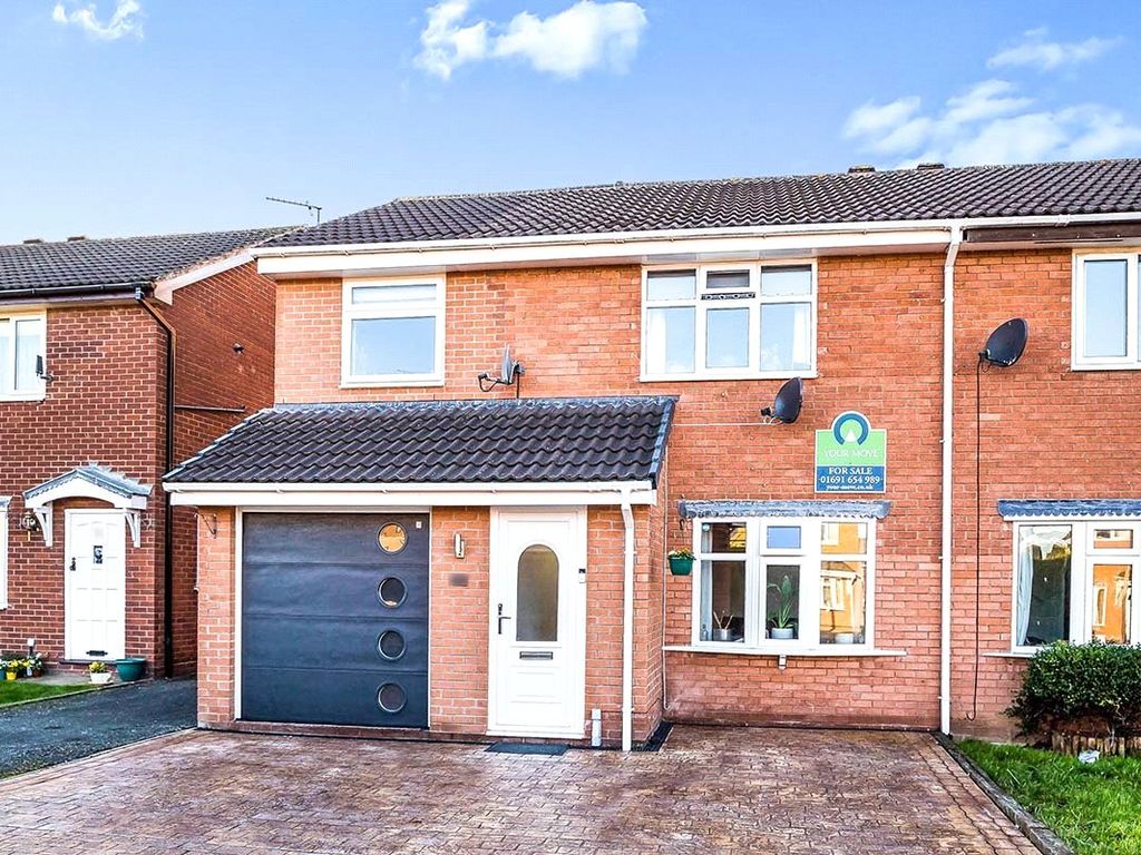 3 bed semidetached house to rent in St. James Close, Oswestry