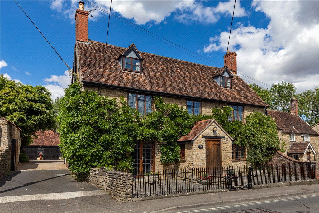 5 bed semidetached house for sale in Wyke Street, Gillingham, Dorset