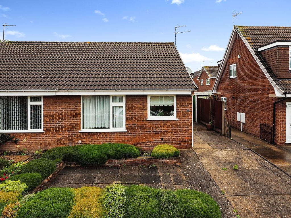 2 bed bungalow for sale in Latimer Drive, Bramcote, Nottingham