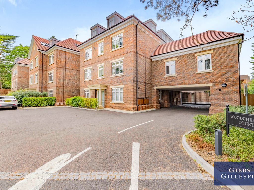 2 bed flat to rent in Woodchester Court, Rickmansworth Road, Northwood
