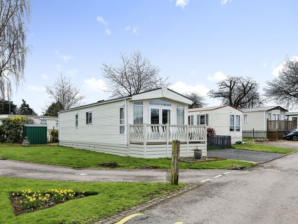 2 bed mobile/park home for sale in Ecton Lane, Sywell, Northampton NN6