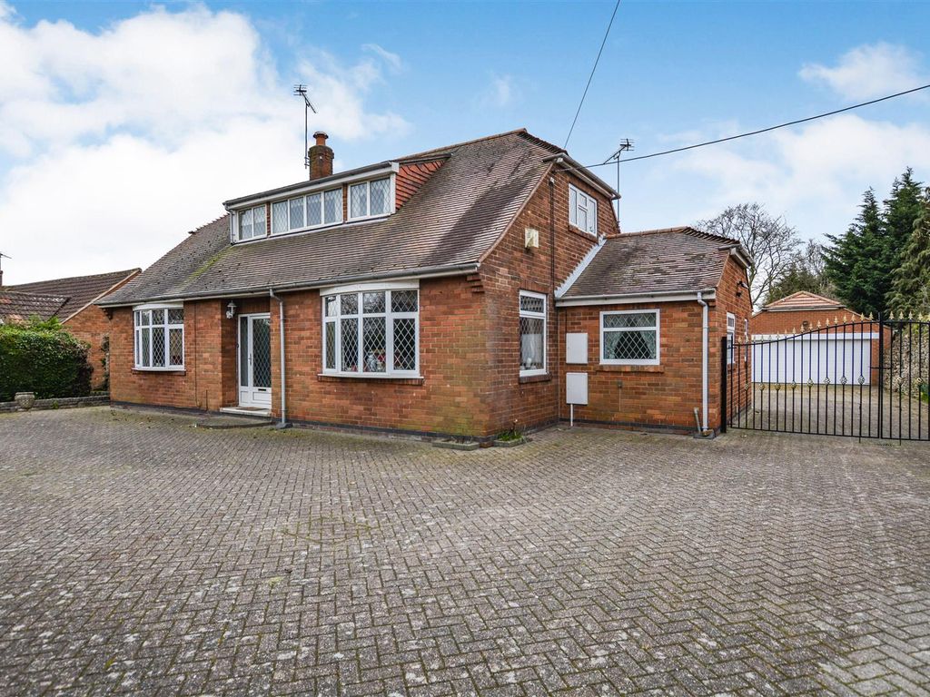3 bed detached bungalow for sale in Manor Road, Bottesford, Scunthorpe