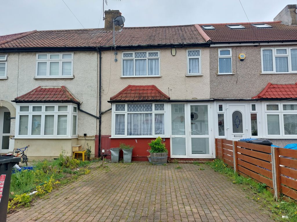 3 bed terraced house to rent in Sharon Road, Enfield EN3 Zoopla