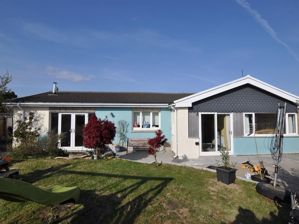 5 bed detached bungalow for sale in 9, Manor Way, Llanllwch, Carmarthen SA31 Zoopla