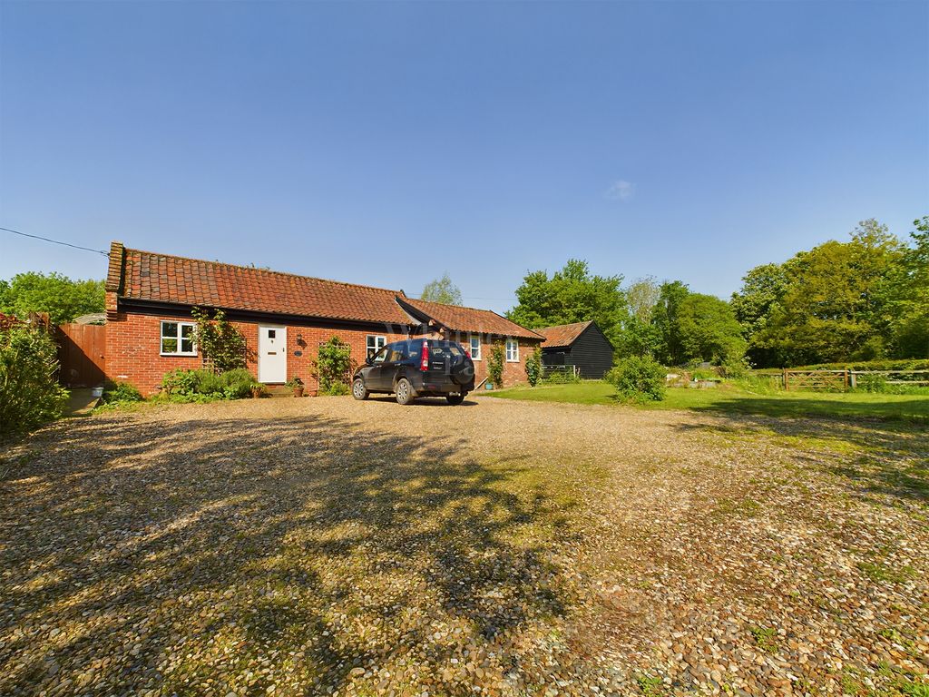 2 bed barn conversion for sale in Stoney Lane, Pulham Market, Diss IP21