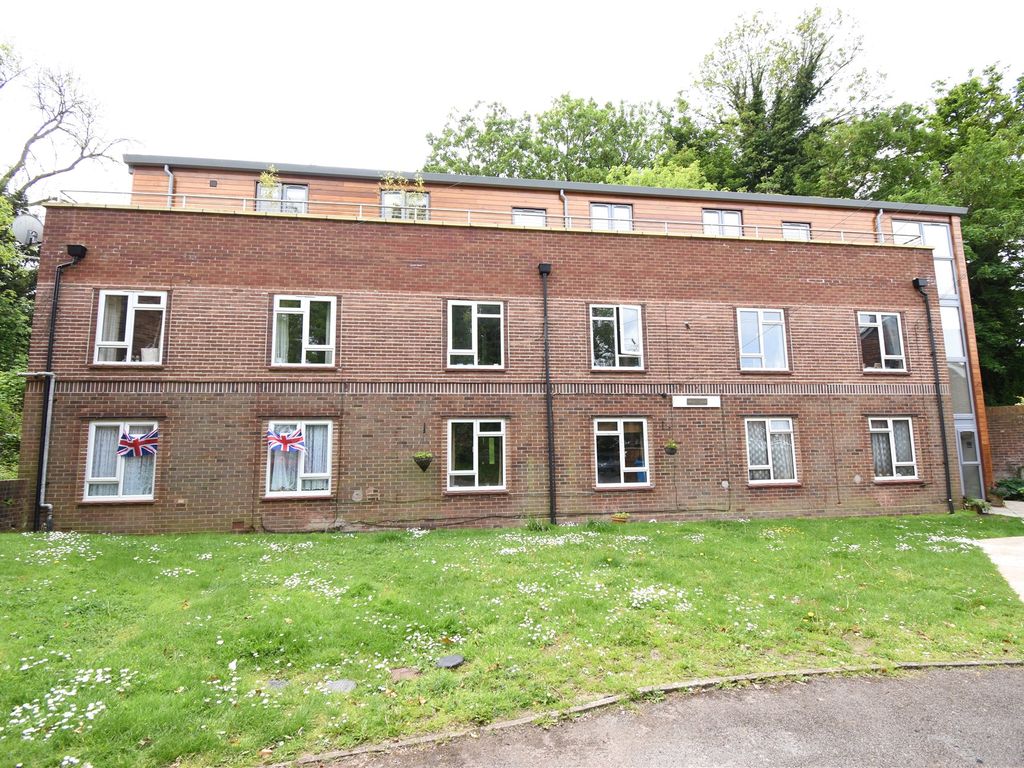 1 bed flat to rent in Courtlands, Maidenhead, Berkshire SL6 Zoopla