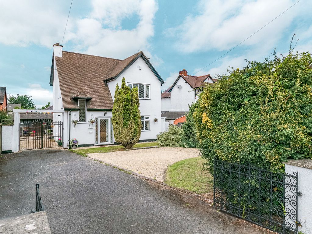 3 bed detached house for sale in Birmingham Road, Marlbrook, Bromsgrove