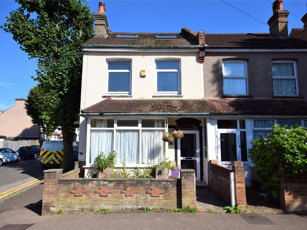 3 bed semidetached house for sale in Demesne Road, Wallington SM6, £