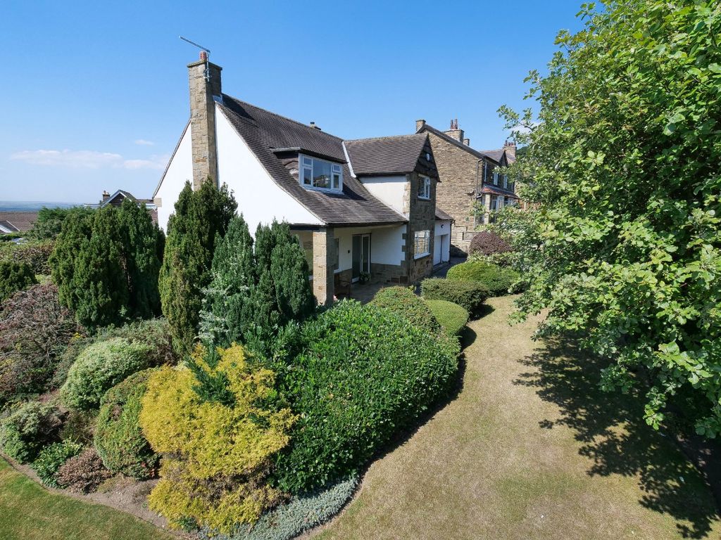 4 bed detached house for sale in Belmont Avenue, Baildon, Shipley, West