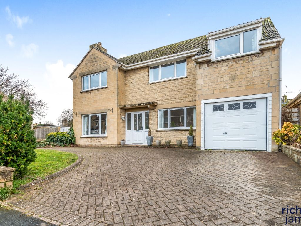 5 bed detached house for sale in Sutton Park, Blunsdon, Wiltshire SN26