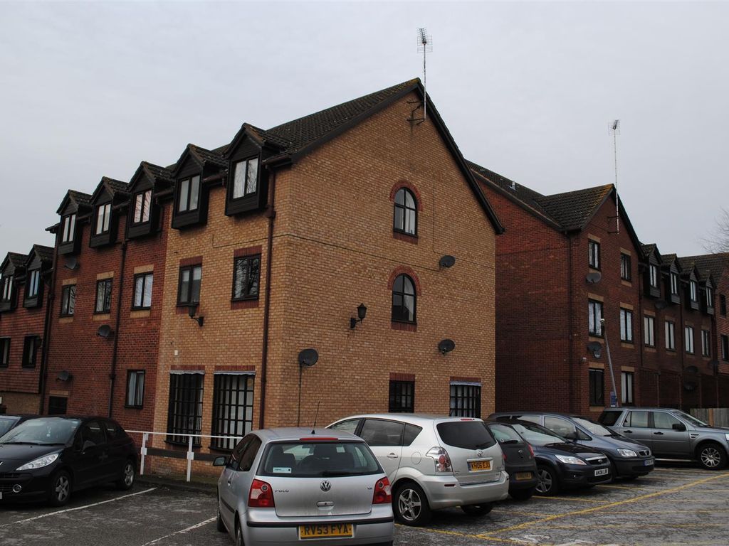 1 bed flat to rent in Burleigh House, Hamblin Court, Rushden NN10, £595