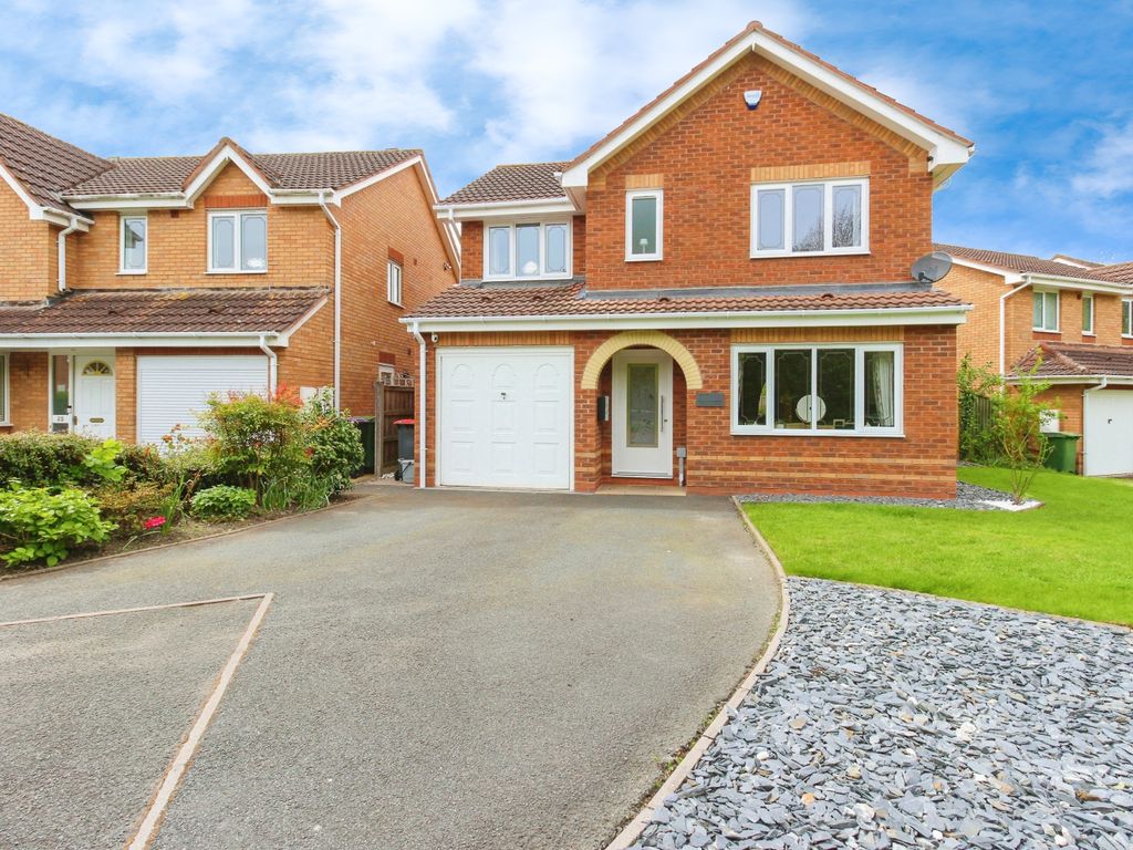 4 bed detached house for sale in Porchester Close, Leegomery, Telford