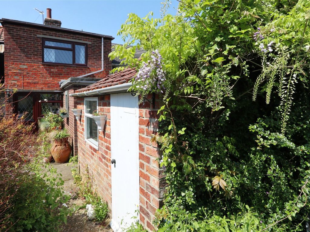 3 bed end terrace house for sale in Prospect Place, Market Rasen LN8