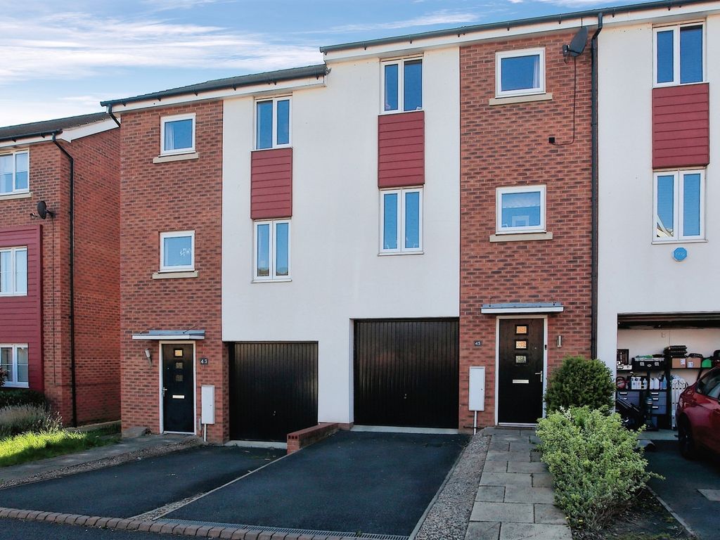 3 bed semidetached house for sale in Lares Avenue, Cardea