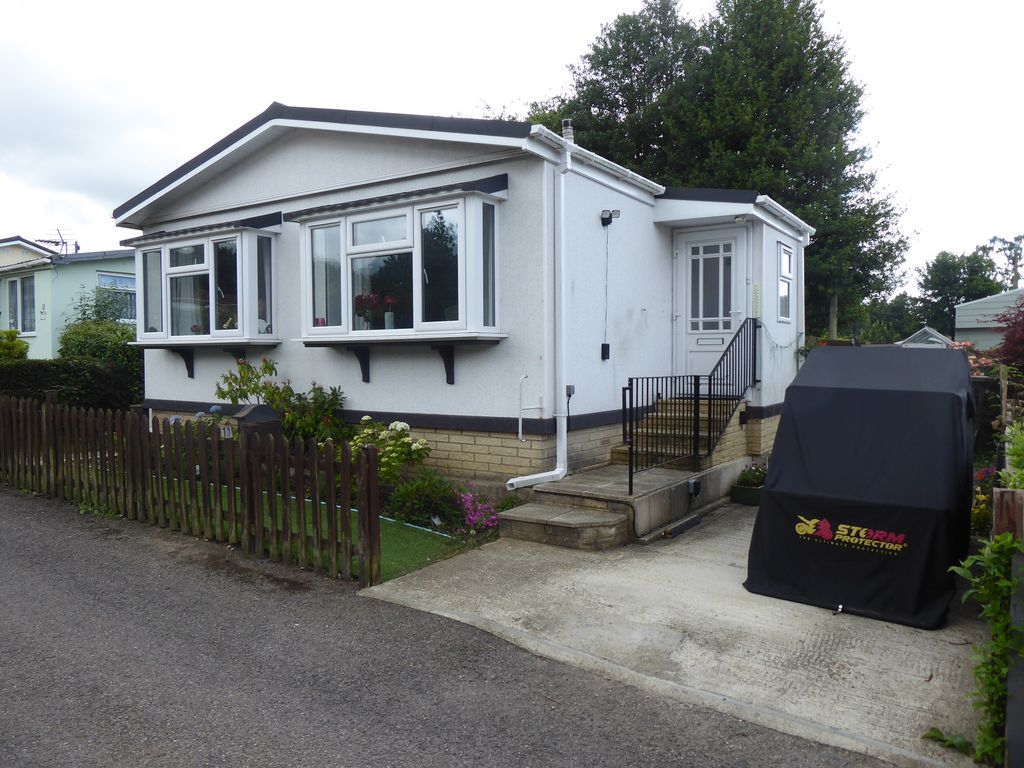 1 bed mobile/park home for sale in Surrey Hills Park, Boxhill, Nr