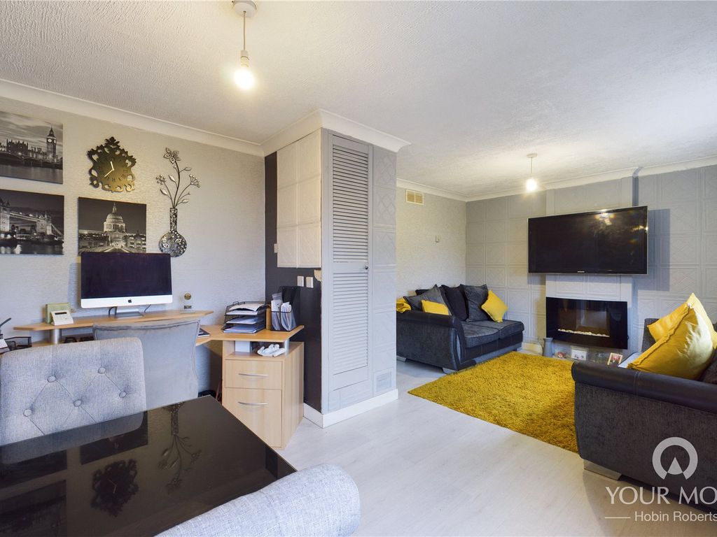 Brackenfield Square, Southfields, Northampton NN3  