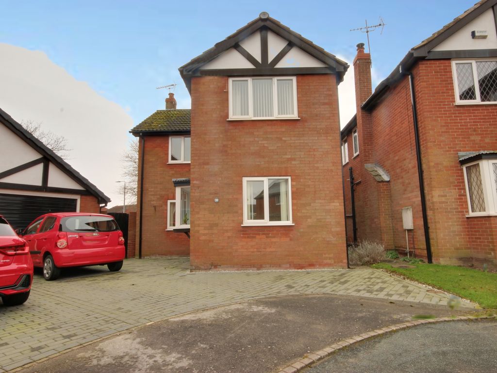 3 bed detached house for sale in Lichfield Close, Beverley HU17, £
