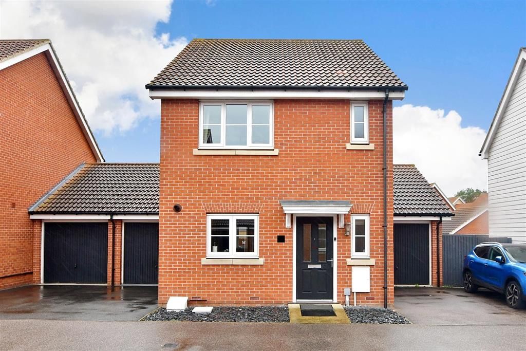 3 bed detached house for sale in Montague Street, Basildon, Essex SS14