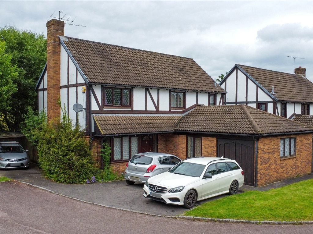 4 bed detached house to rent in Chaucer Way, Wokingham, Berkshire RG41