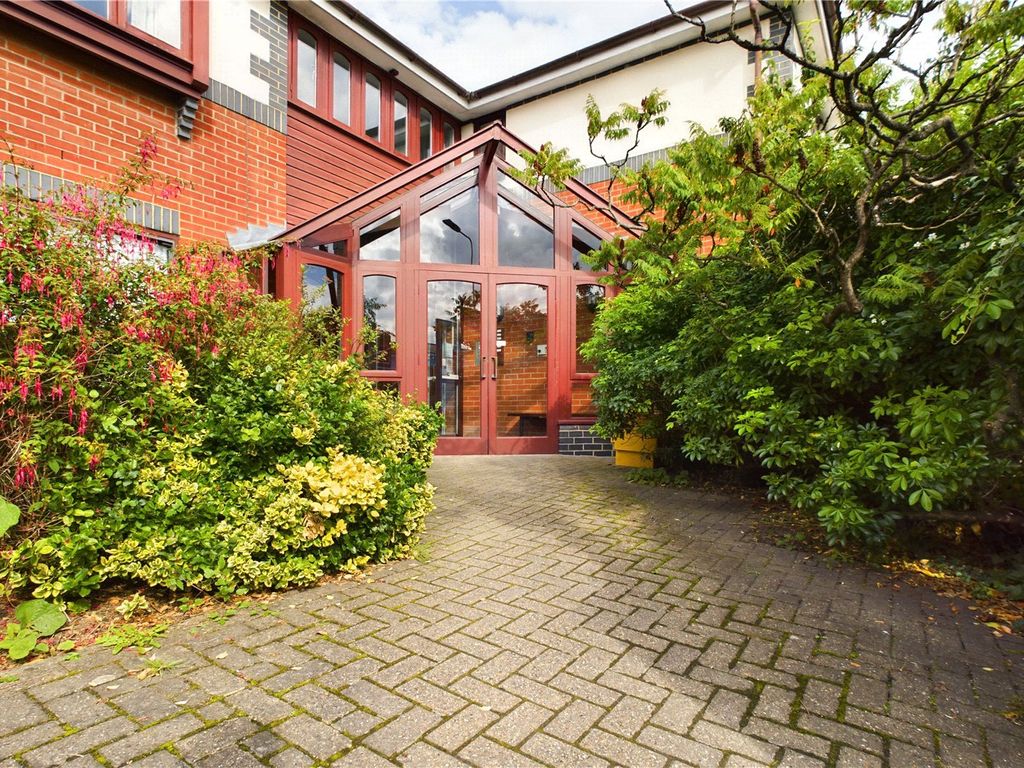 1 bed flat for sale in Reading Road, Pangbourne, Reading, Berkshire RG8