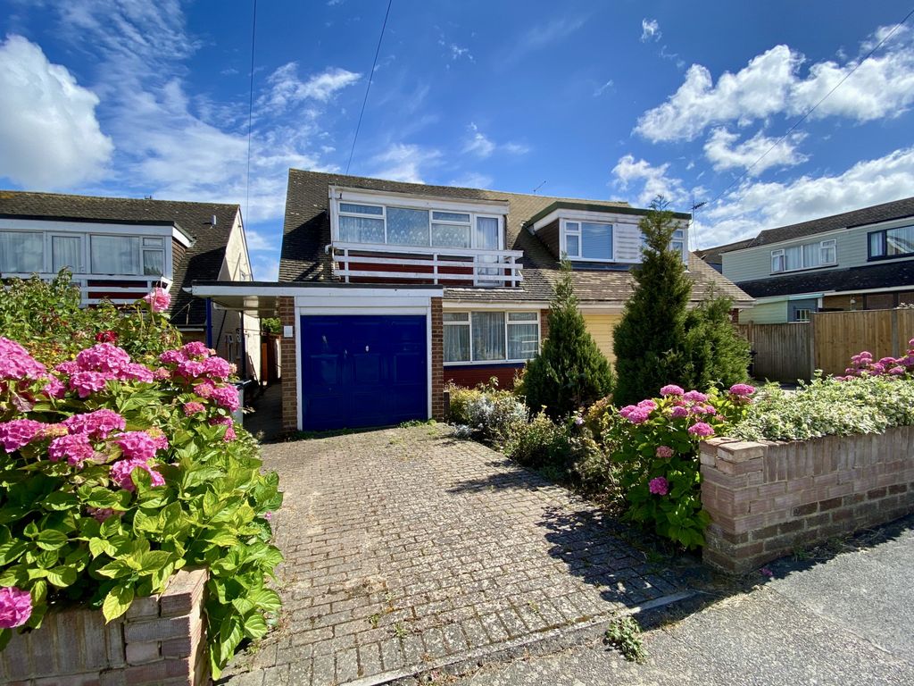 3 bed semidetached house for sale in Chestnut Drive, Polegate, East