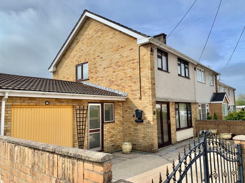 3 bed semidetached house for sale in Whitefield Close, Glynneath
