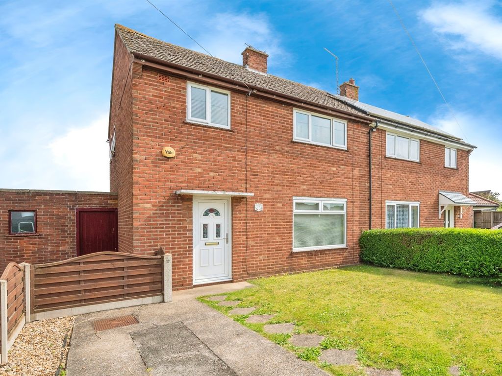 3 bed semidetached house for sale in St. Road, Gorleston, Great