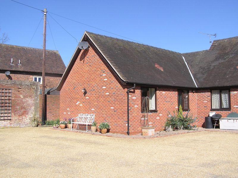 2 bed bungalow to rent in Rowberry Street, Bromyard HR7, £585 pcm Zoopla