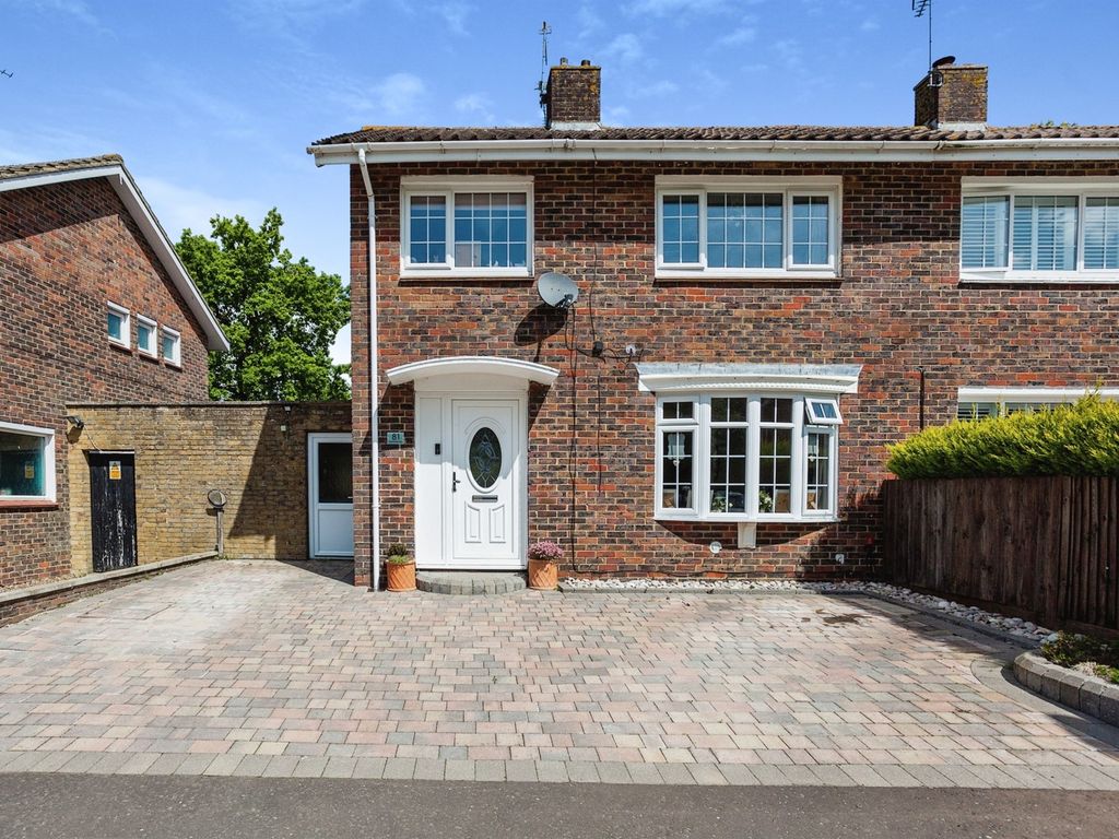 3 bed semidetached house for sale in Highams Hill, Gossops Green