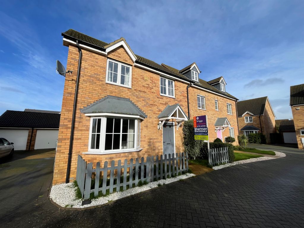 4 bed detached house for sale in Kingsgate, Market Deeping